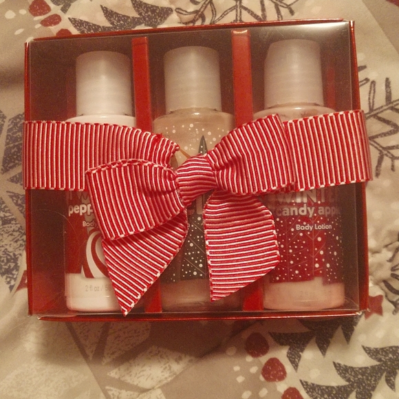 Bath & BodyWorks Holiday  3 pack Body Lotion - Picture 2 of 5